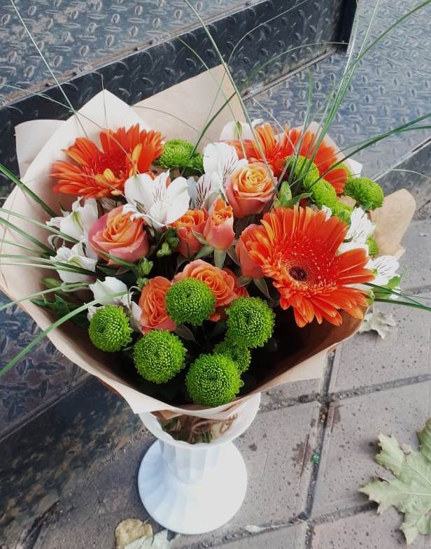Букет цветов из: Герберы, Хризантемы, Альстромерии и Розы в Заветы Ильича