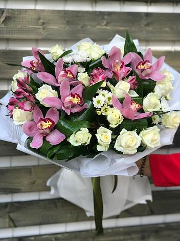 Букет цветов из: Розы и Хризантемы в Заветы Ильича