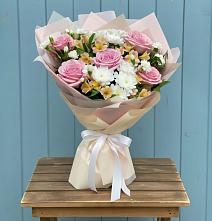 Букет цветов из:  Гвоздики, Орхидеи и Розы в Заветы Ильича