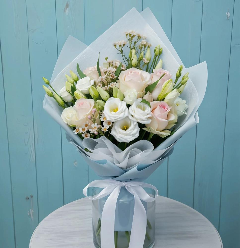 Букет цветов из: Розы и Лизиантусы в Заветы Ильича