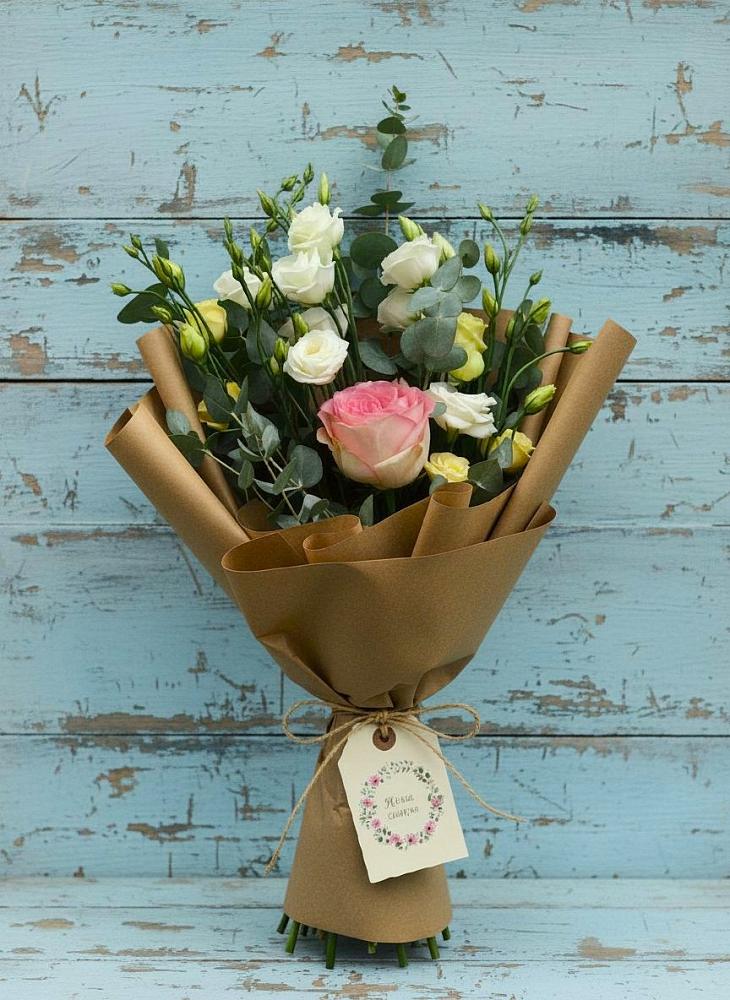 Букет цветов из: Розы и Лизиантусы в Заветы Ильича