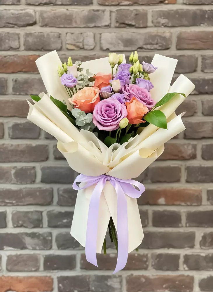 Букет цветов из: Лизиантусы и Розы в Заветы Ильича