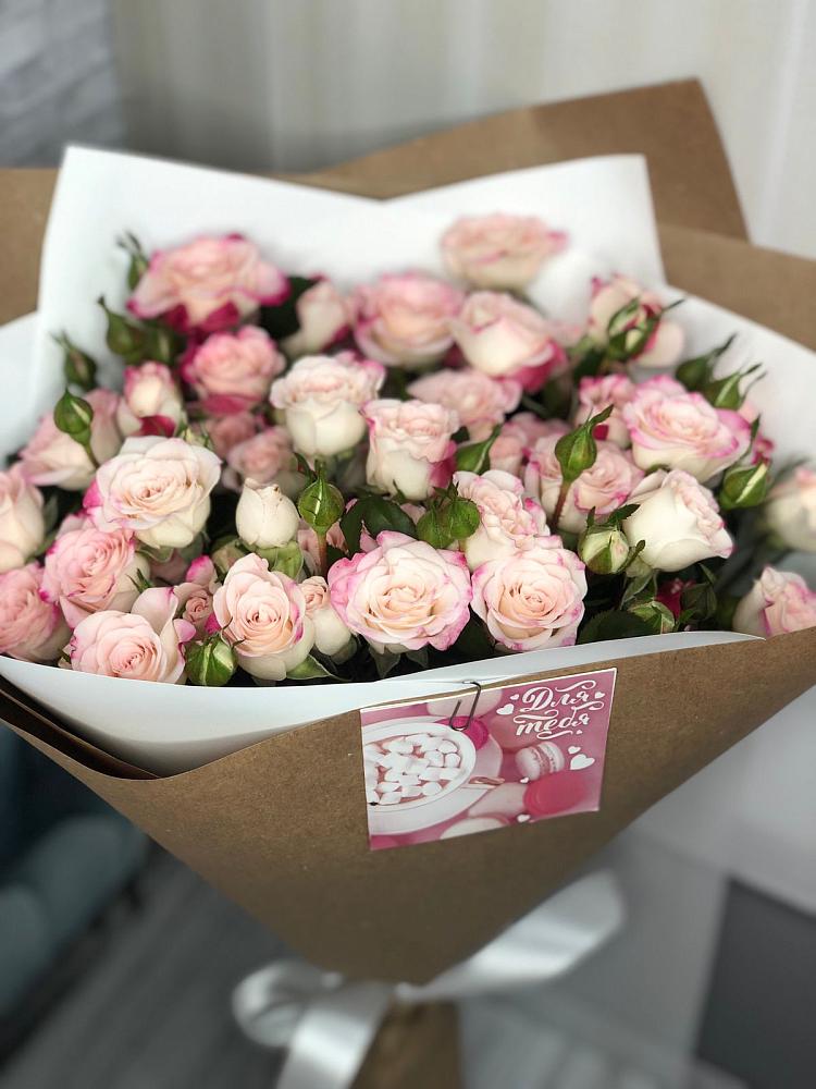 Букет цветов из: Розы в Заветы Ильича