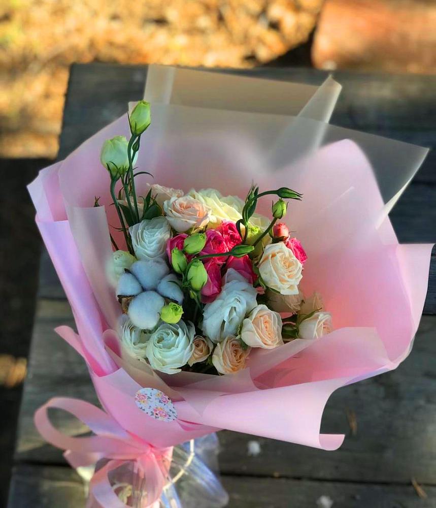 Букет цветов из: Розы и Лизиантусы в Заветы Ильича