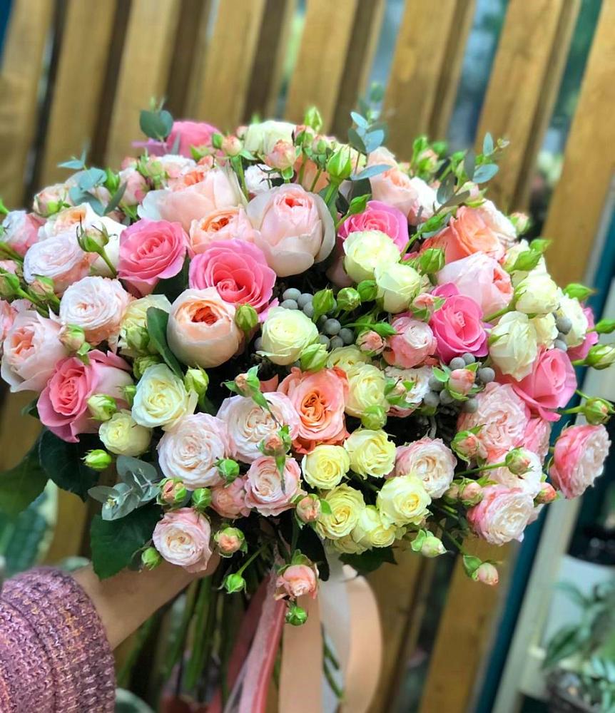 Букет цветов из: Розы в Заветы Ильича