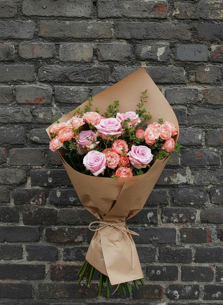 Букет цветов из: Розы в Заветы Ильича