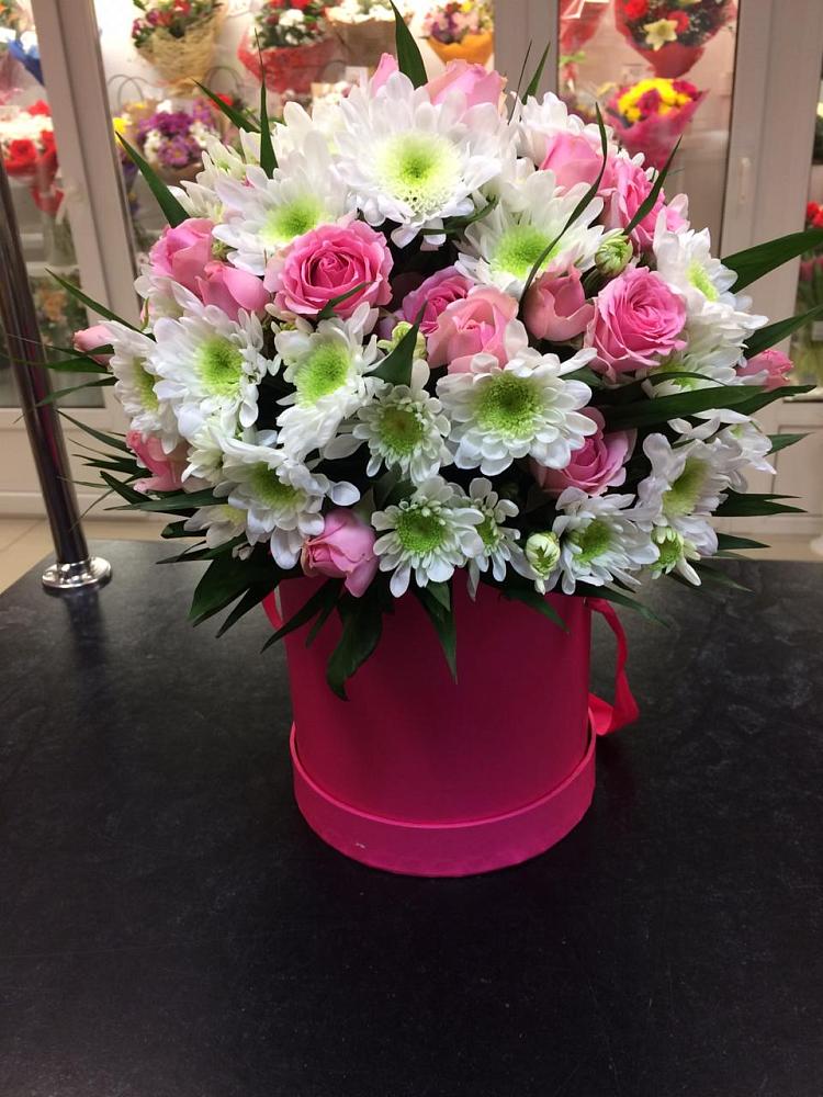 Цветочная композиция из Розы и Хризантемы в шляпной коробке в Заветы Ильича