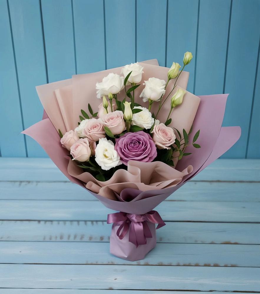 Букет цветов из: Розы и Лизиантусы в Заветы Ильича