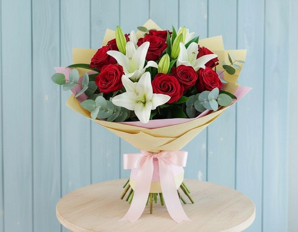Букет цветов из: Лилии и Розы в Заветы Ильича